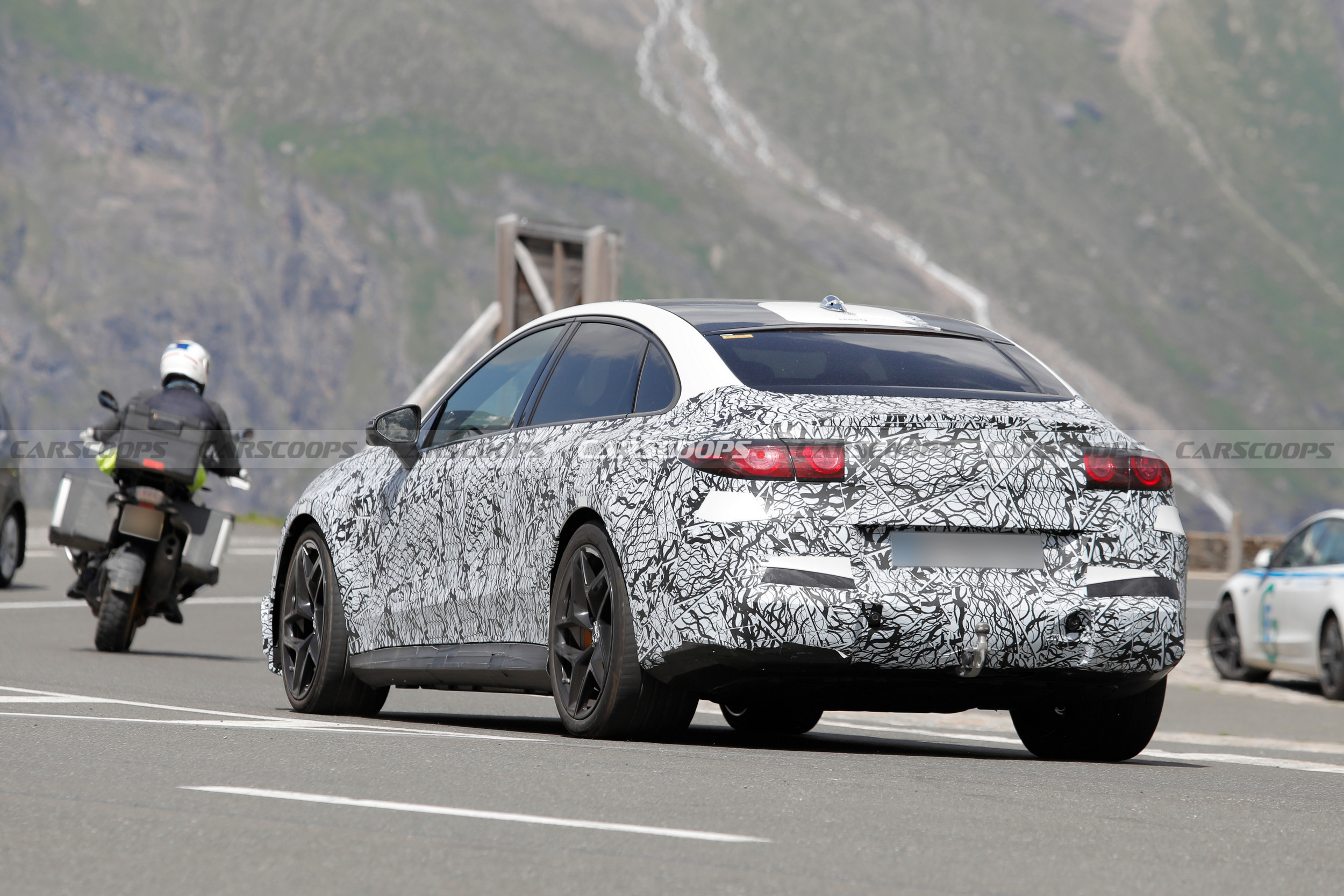 Mercedes AMG C-Class електричний для боротьби з BMW M3 EV із тримоторною потужністю