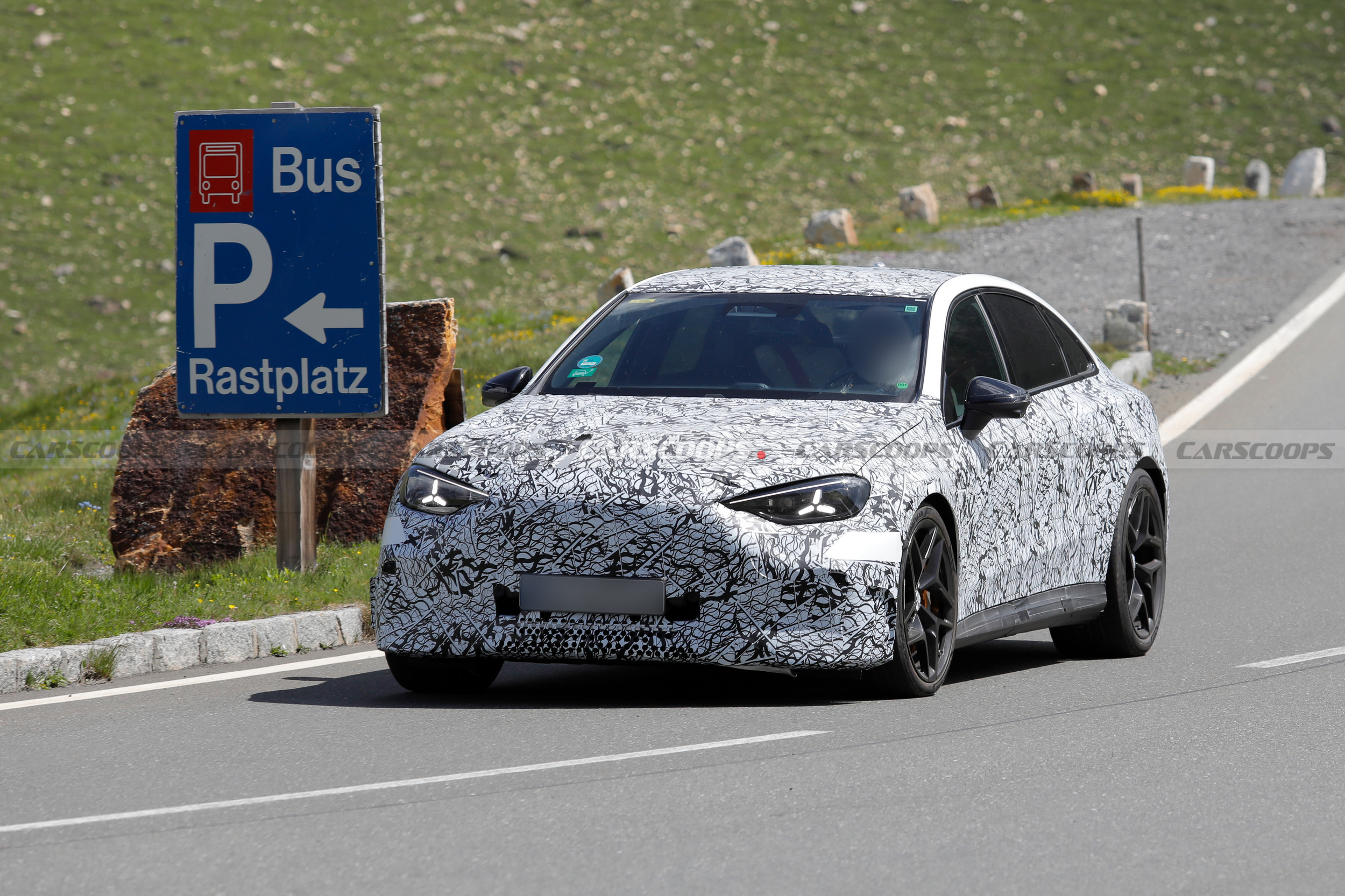 Mercedes AMG C-Class електричний для боротьби з BMW M3 EV із тримоторною потужністю