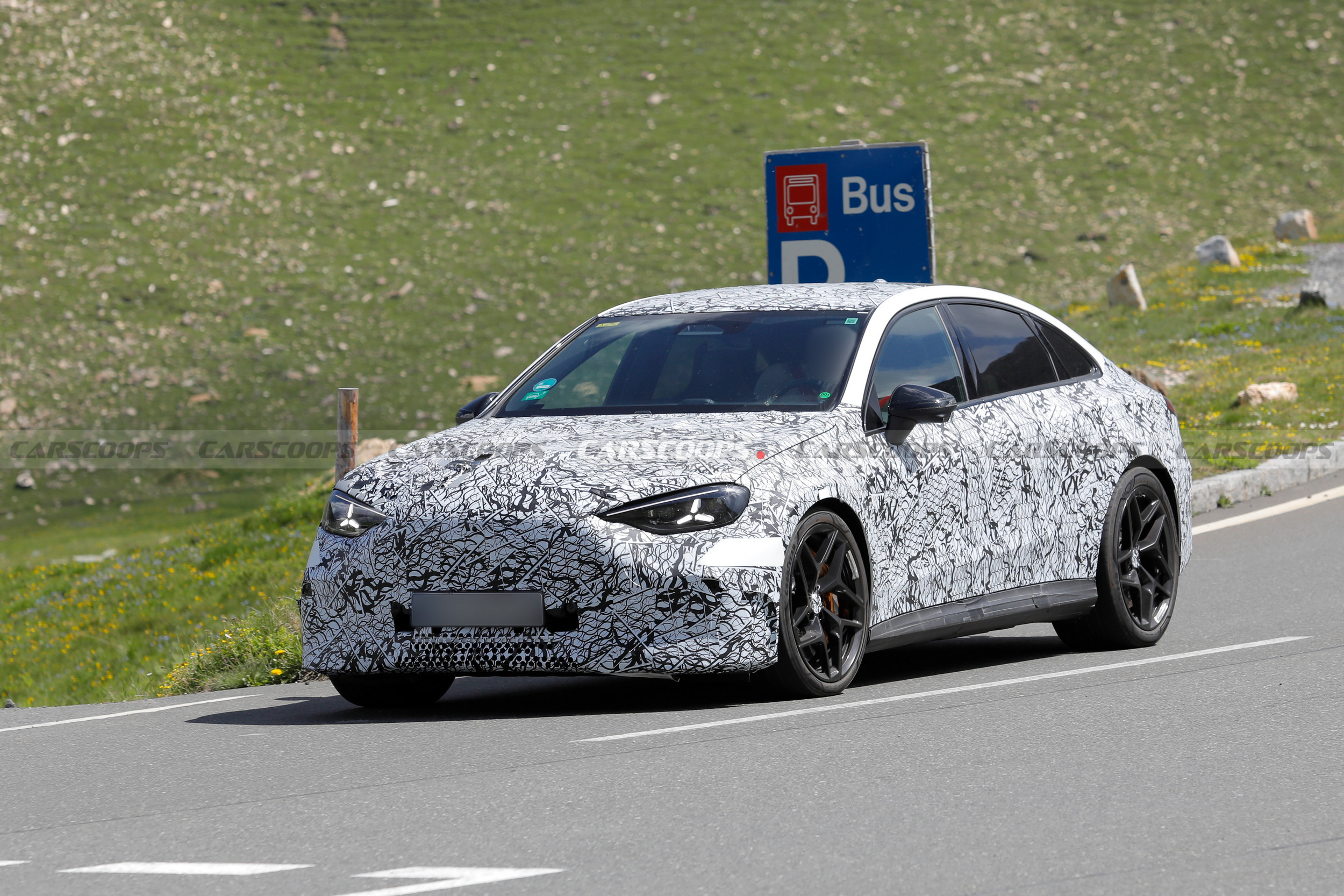 Mercedes AMG C-Class електричний для боротьби з BMW M3 EV із тримоторною потужністю