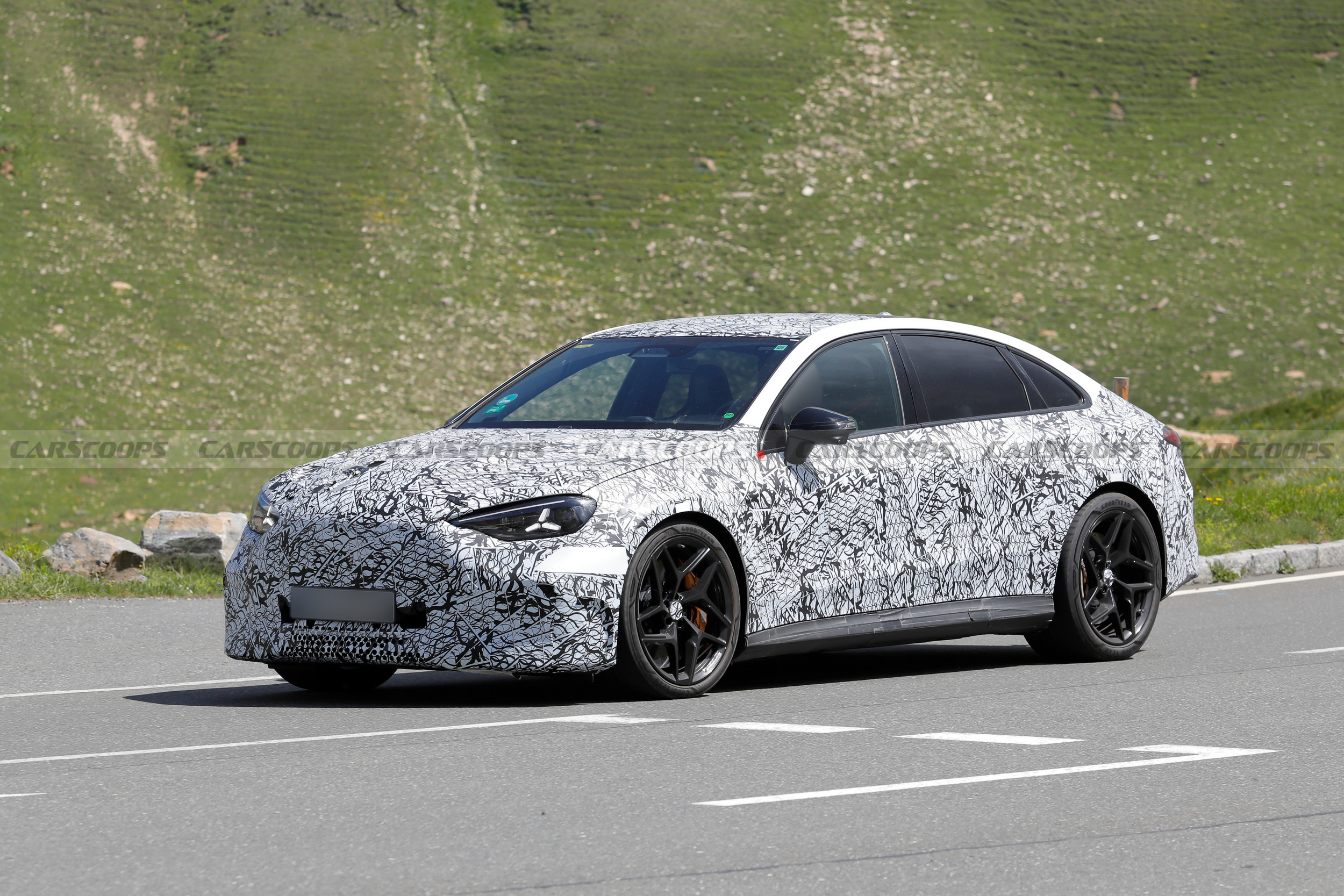 Mercedes AMG C-Class електричний для боротьби з BMW M3 EV із тримоторною потужністю