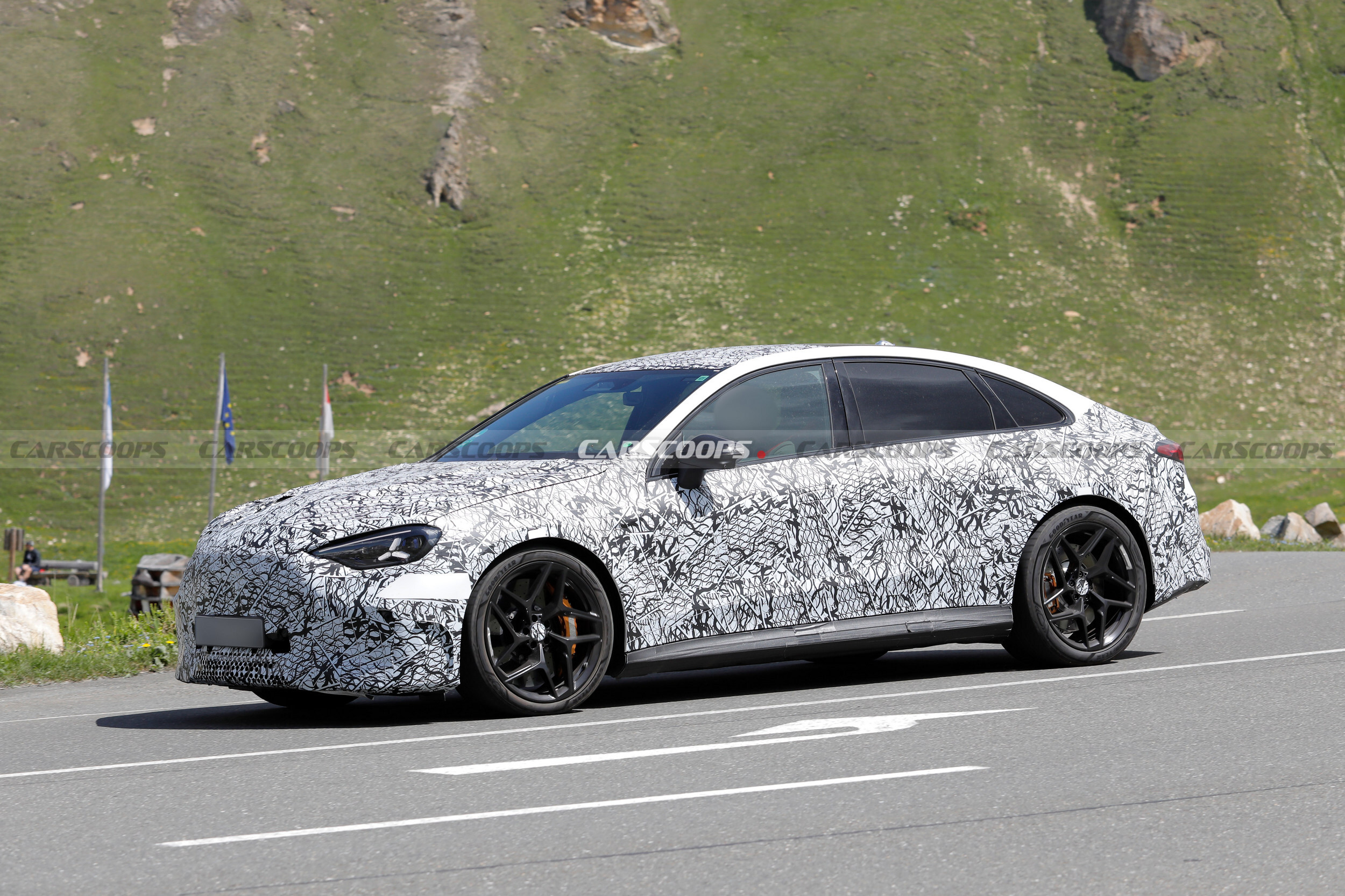 Mercedes AMG C-Class електричний для боротьби з BMW M3 EV із тримоторною потужністю