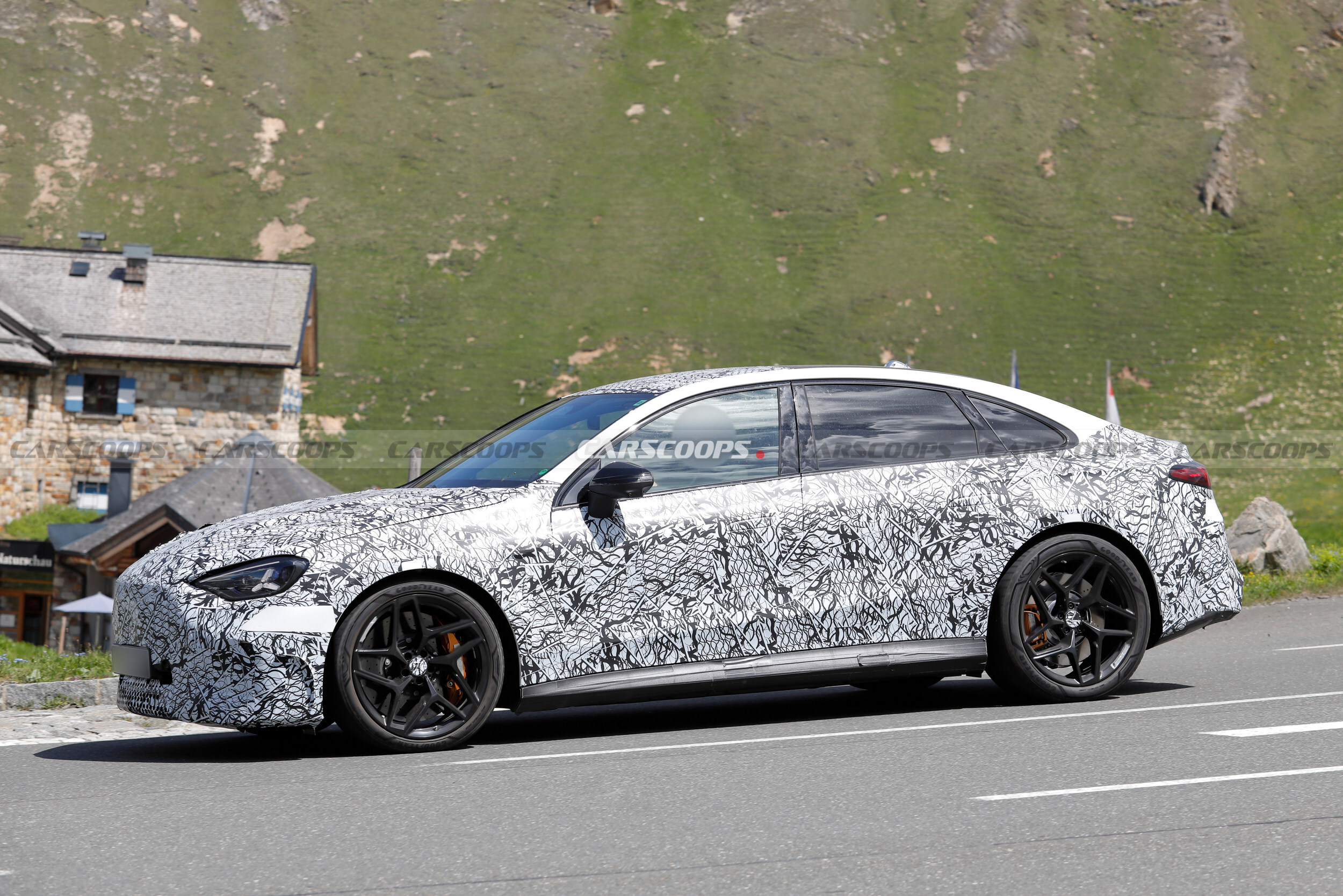 Mercedes AMG C-Class електричний для боротьби з BMW M3 EV із тримоторною потужністю