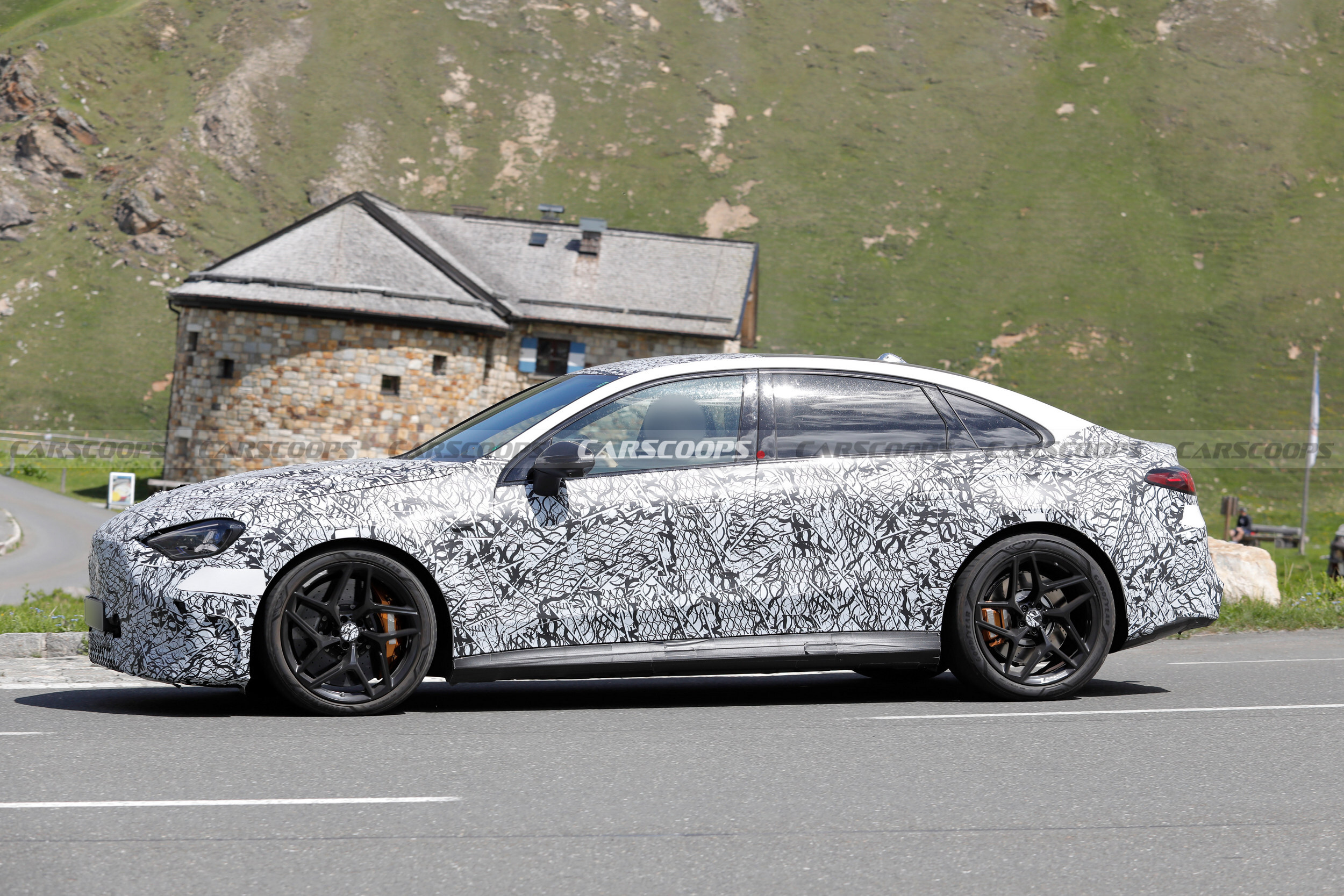 Mercedes AMG C-Class електричний для боротьби з BMW M3 EV із тримоторною потужністю