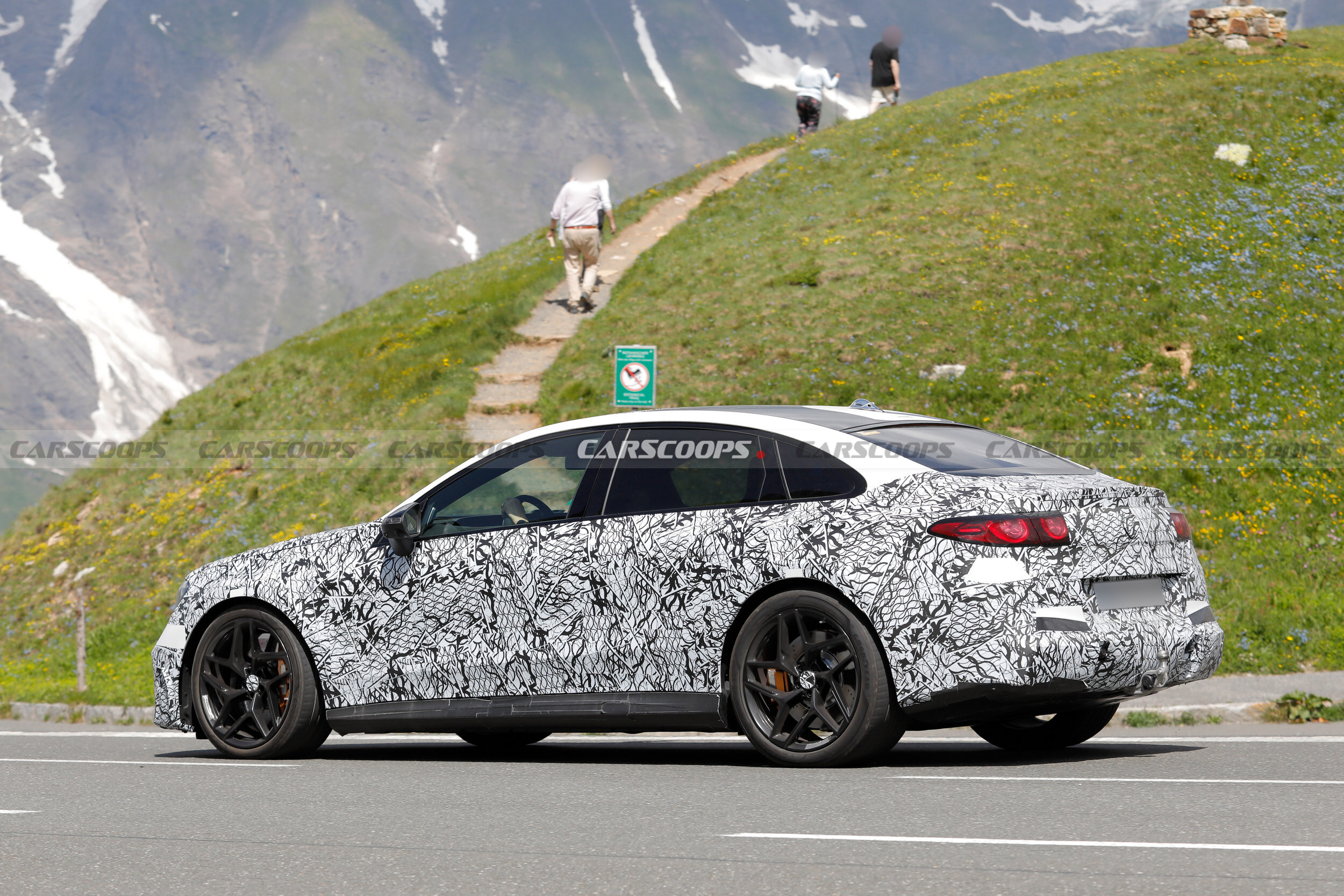 Mercedes AMG C-Class електричний для боротьби з BMW M3 EV із тримоторною потужністю