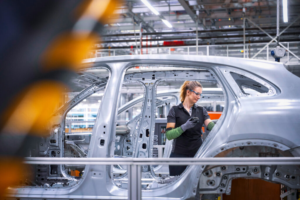  Mercedes Wants Employees To Work Hundreds Of Extra Hours For Free