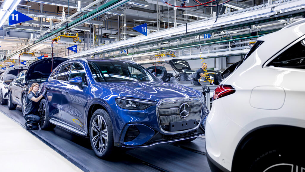  Mercedes Wants Employees To Work Hundreds Of Extra Hours For Free