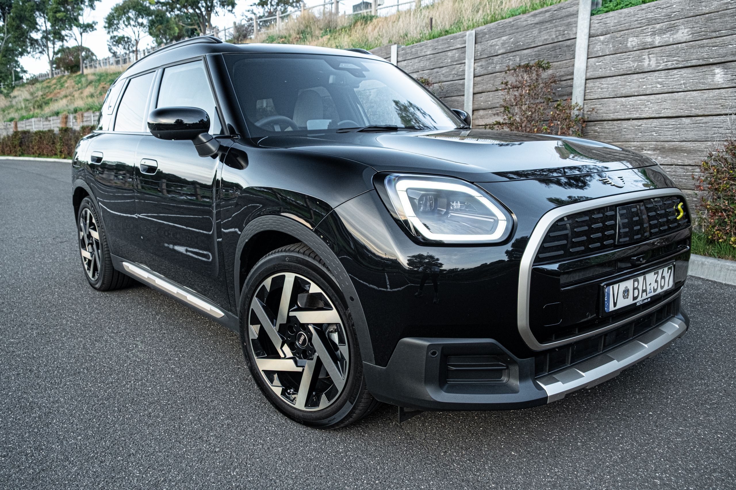 Mini Countryman SE ALL4 электрический от 2026: самое интересное, что можно получить от плохой идеи | Обзор