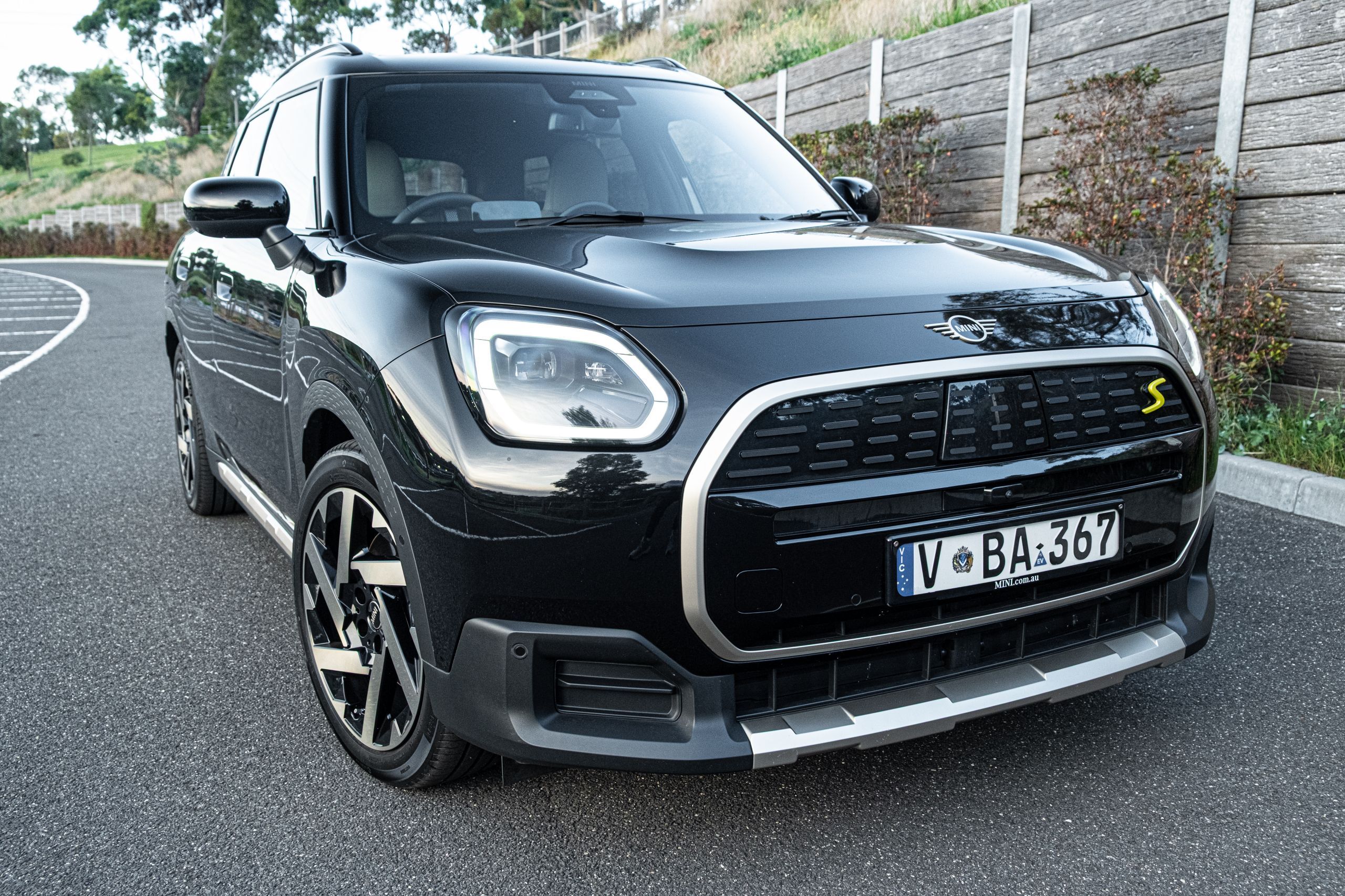 Mini Countryman SE ALL4 электрический от 2026: самое интересное, что можно получить от плохой идеи | Обзор