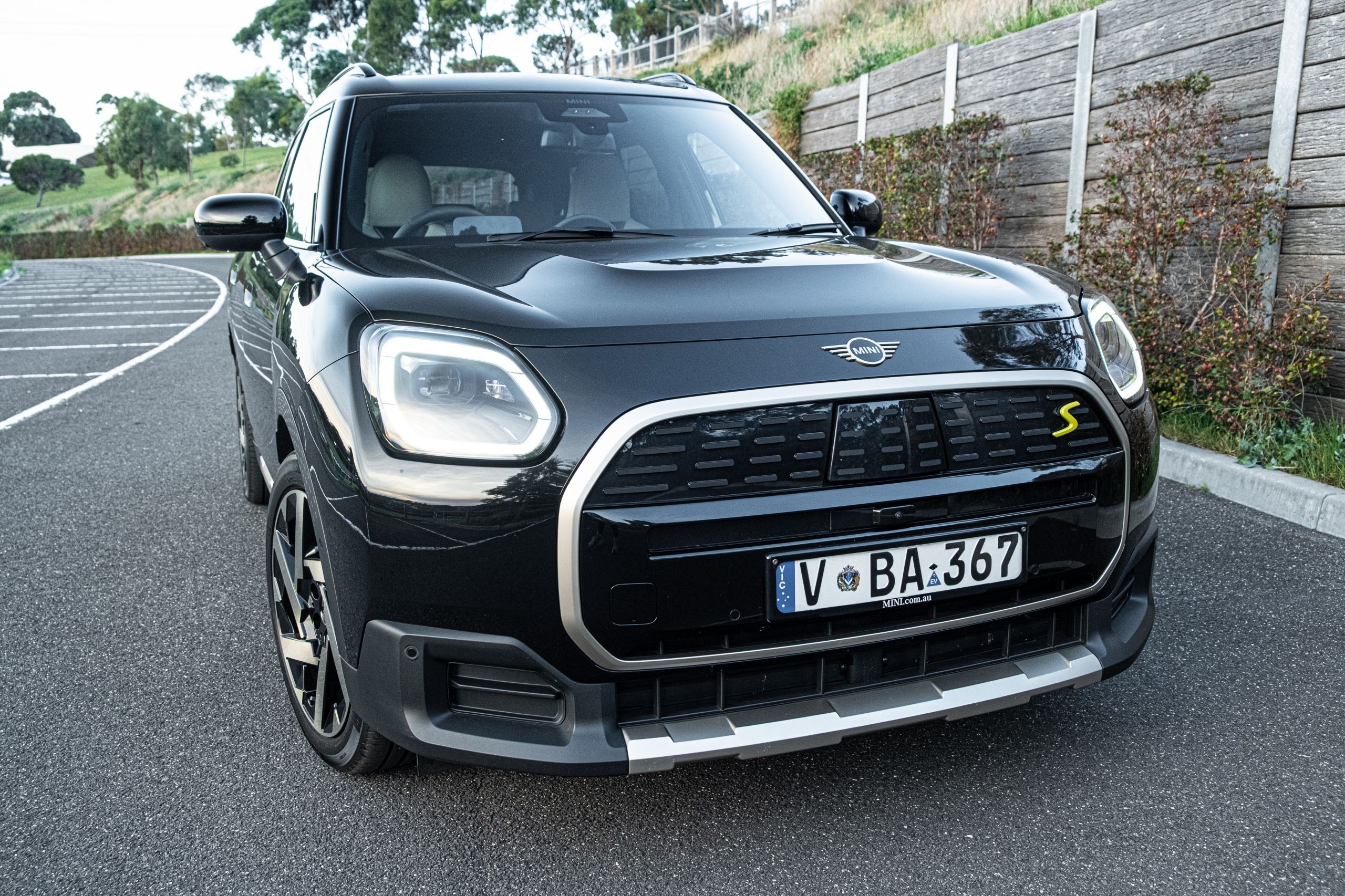 Mini Countryman SE ALL4 электрический от 2026: самое интересное, что можно получить от плохой идеи | Обзор