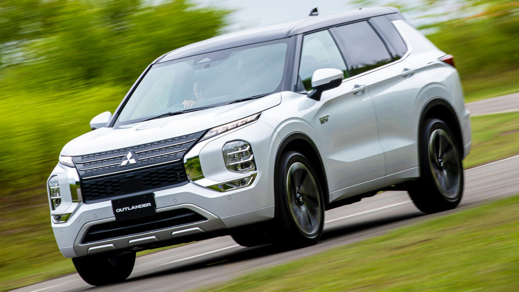  Mitsubishi Hints At A Rugged Outlander, But Americans Won’t Be Getting It