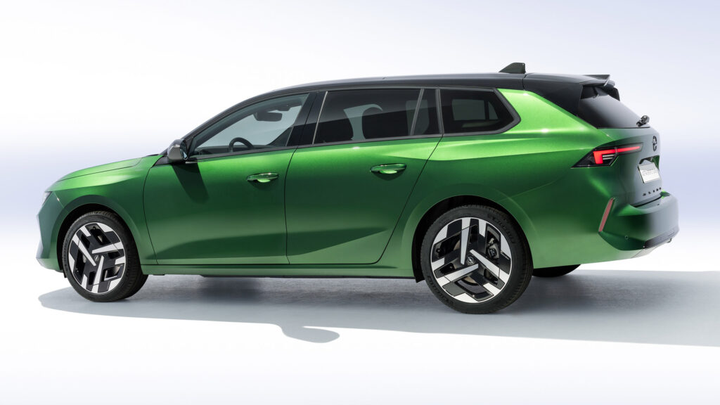  Stellantis&rsquo; New Concept Proves Wagons Aren&rsquo;t Dead, They&rsquo;re Just Getting Sexier