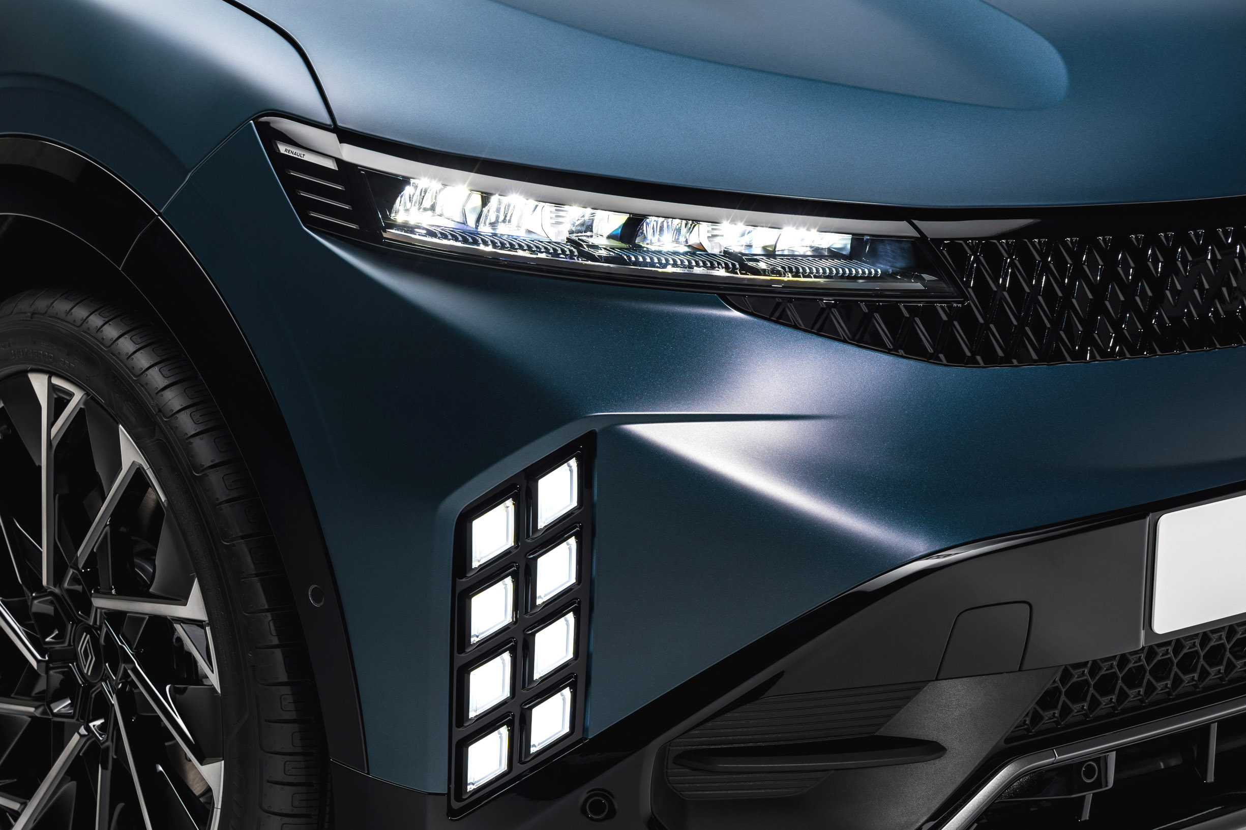 Renault Gave The Updated Megane EV A Meaner Face And A Slower 0-62
