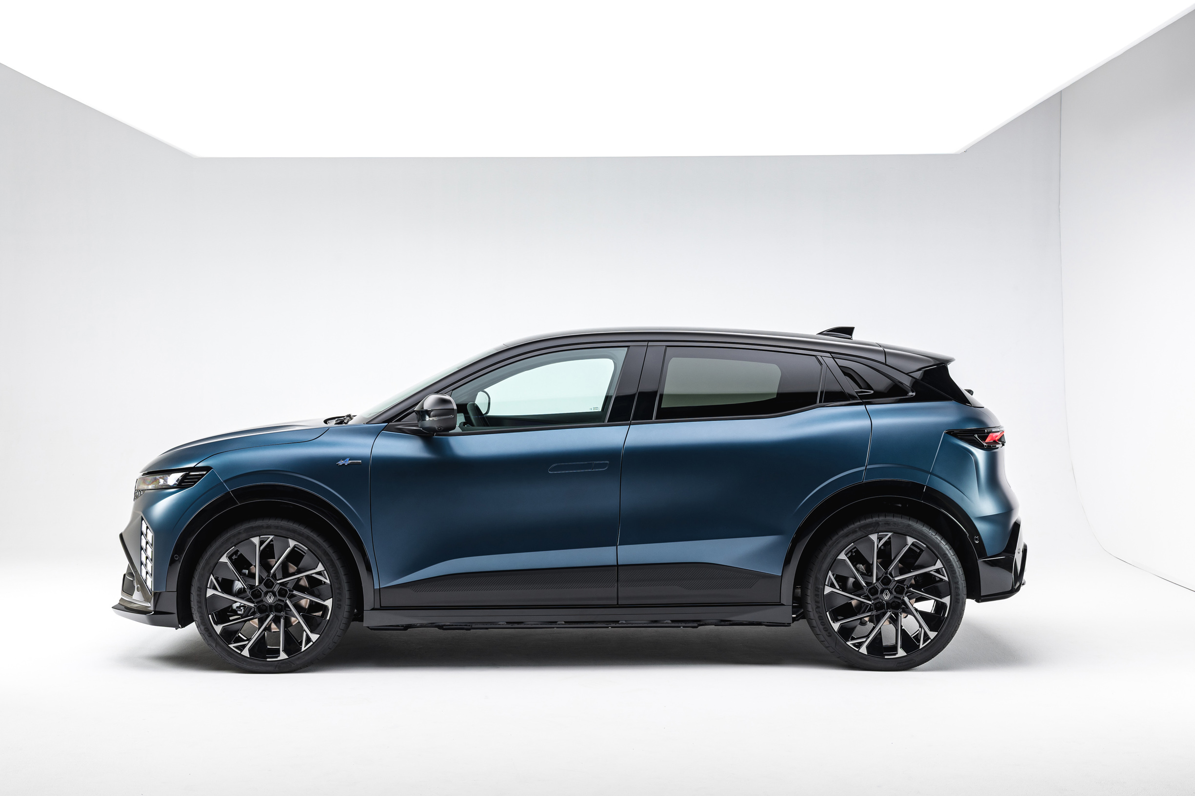 Renault Gave The Updated Megane EV A Meaner Face And A Slower 0-62