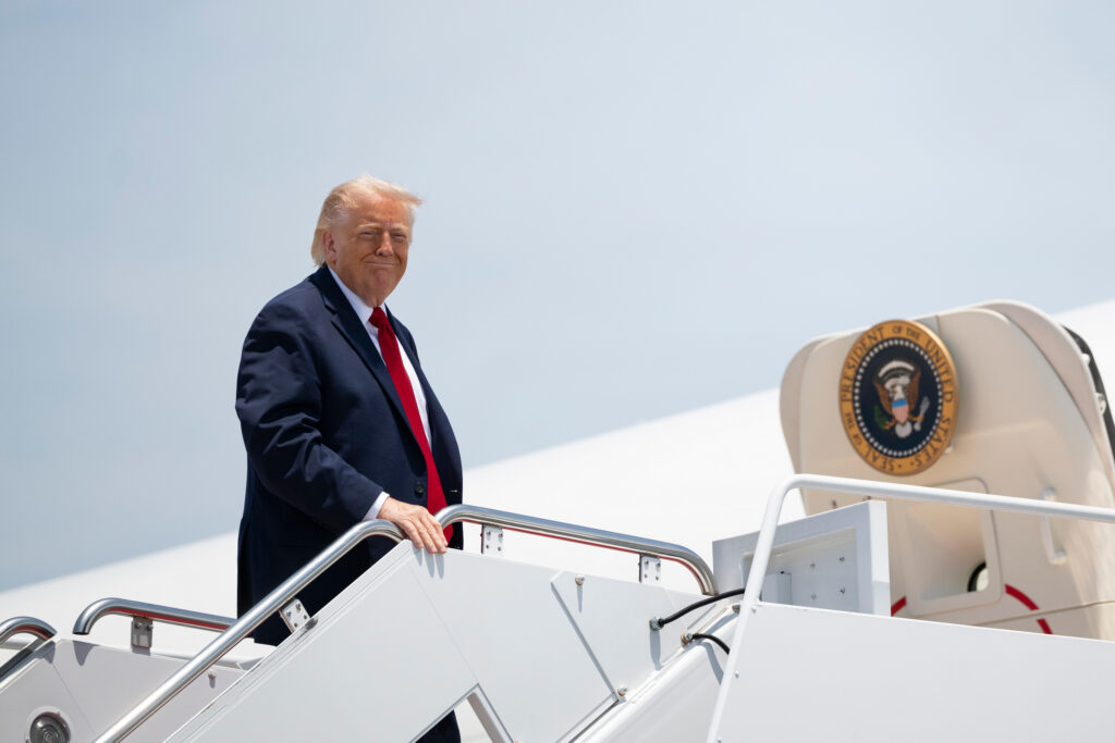  Trump Suggests He Won&rsquo;t Renew US-Mexico-Canada Agreement