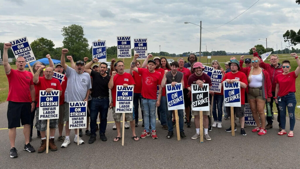 UAW And Dauch Reach Tentative Agreement To End Strike Threatening GM Production