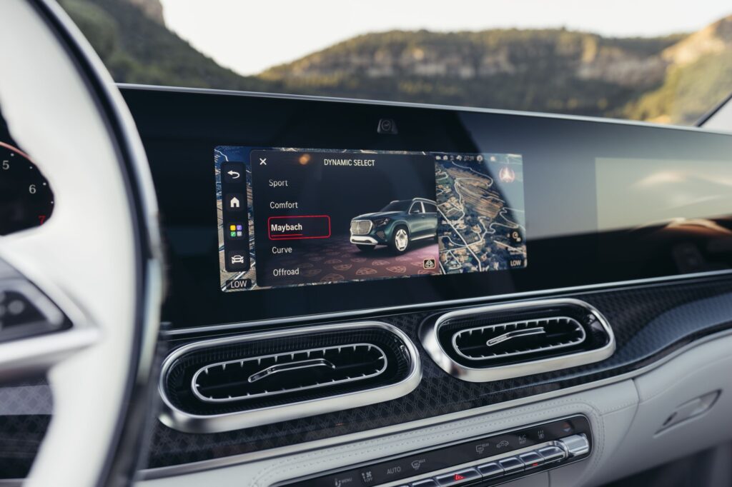  Mercedes Admits It Went Too Far Killing Buttons, But Don&rsquo;t Expect Fewer Screens