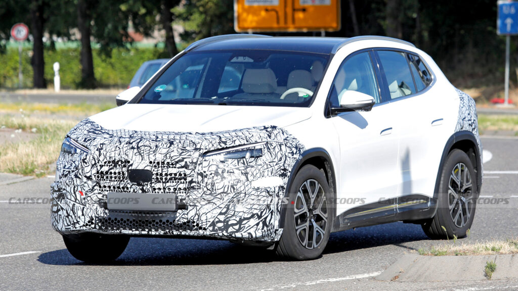  Mercedes’ New GLA Breaks Cover July 29, But Spy Shots Got There First