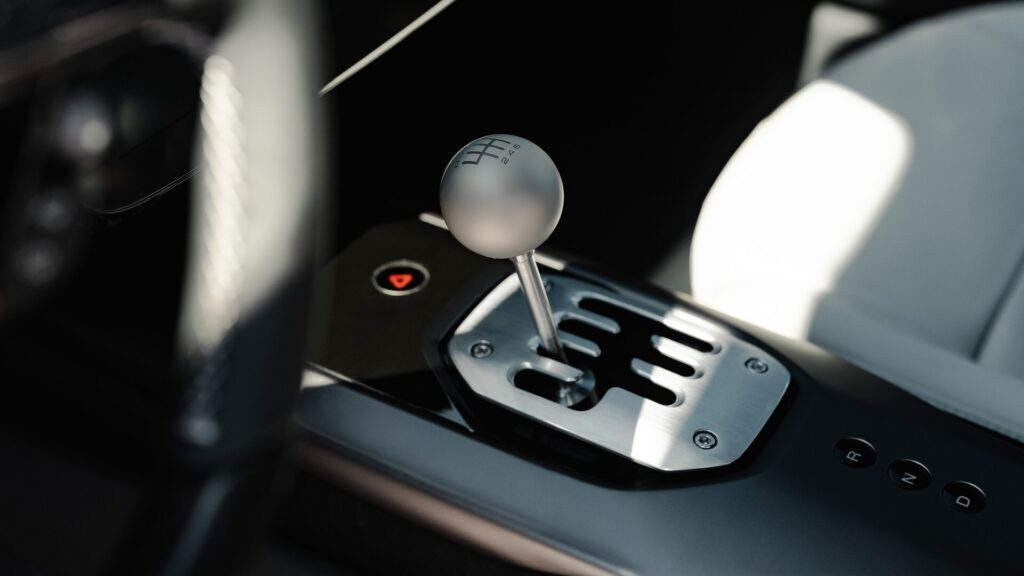  Ferrari 12Cilindri Manuale Revives The Gated Shifter With A High-Tech Twist