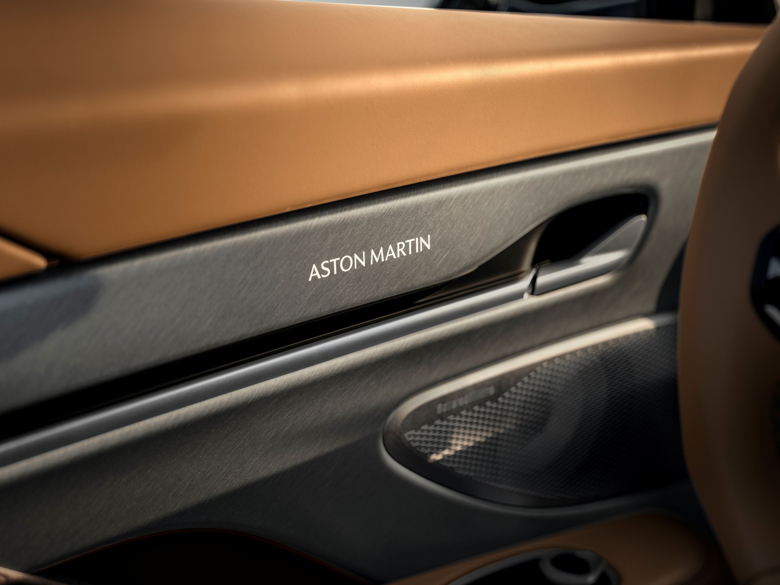 Hanya 50 Orang yang Akan Pernah Memiliki Aston Martin Vanquish V12 Terbaru yang Paling Langka