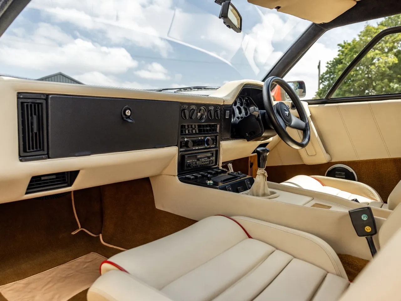 Aston Martin Vantage Zagato Classic - 16