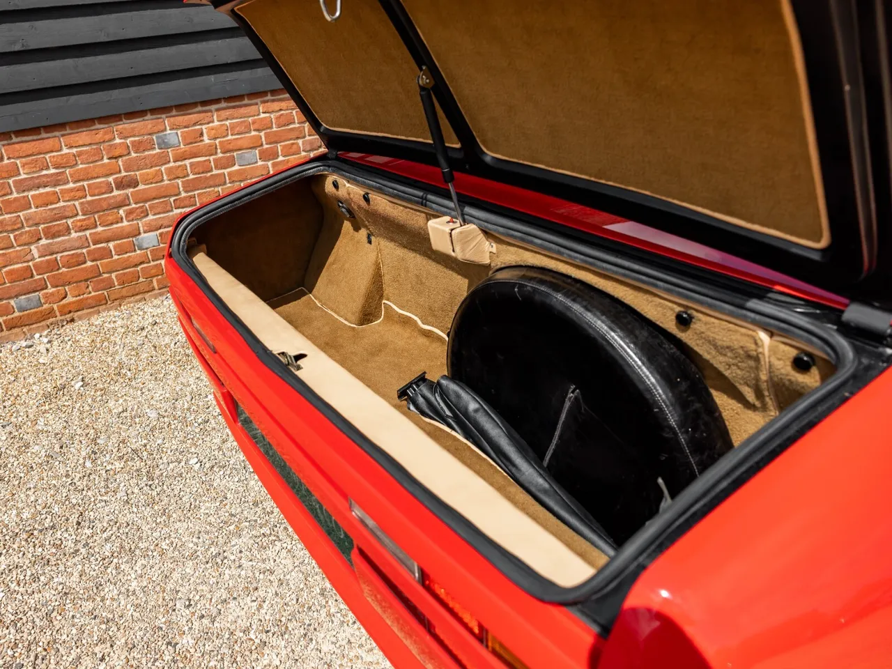 Aston Martin Vantage Zagato Classic - 9