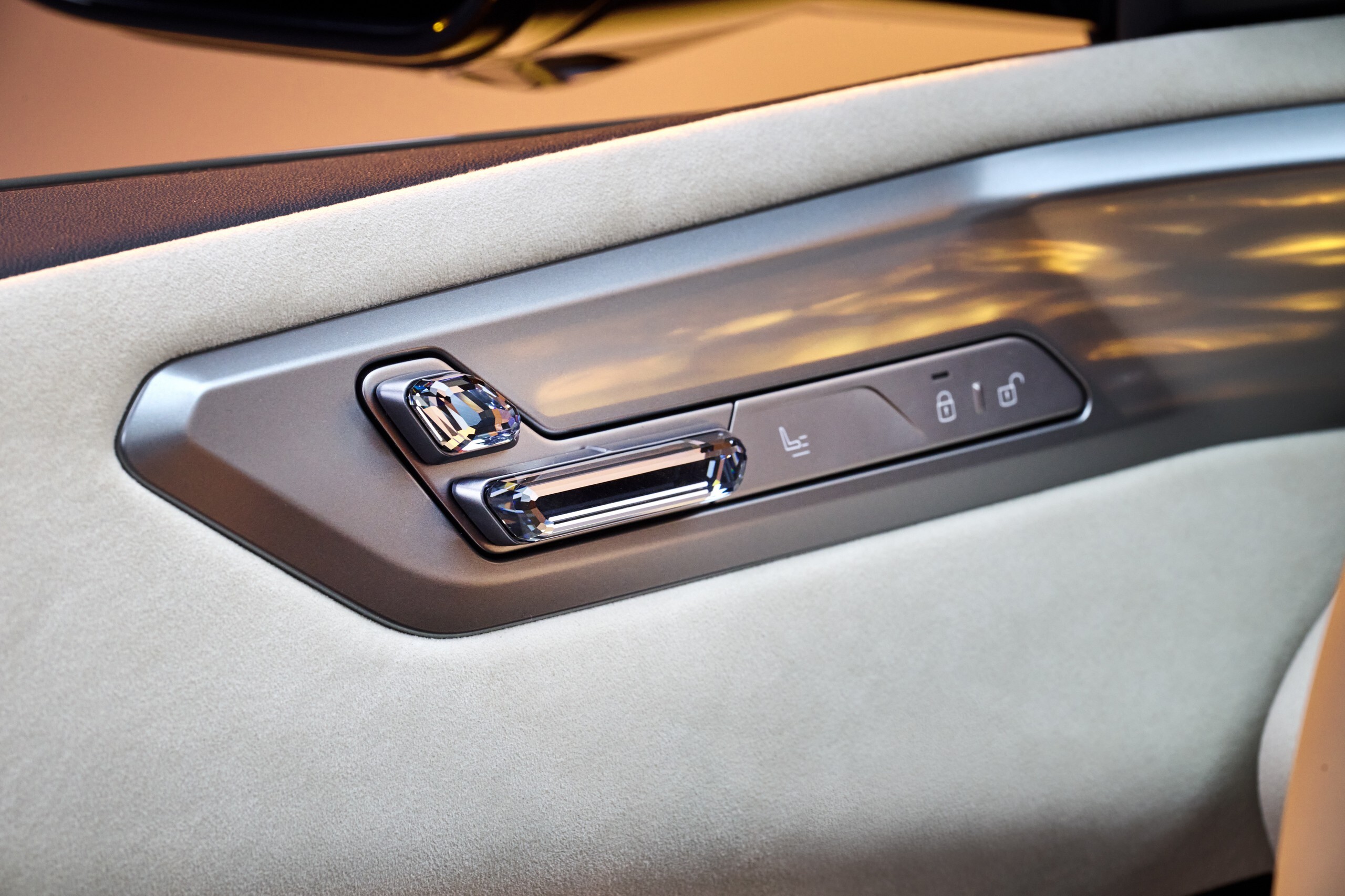 BMW’s New X5 Forces Every Early Buyer To Pay $1,085 For A Slab Of Rock