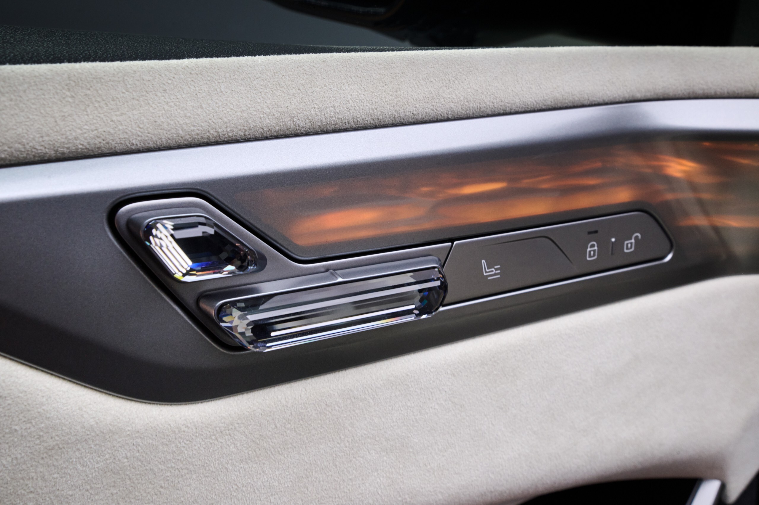 BMW’s New X5 Forces Every Early Buyer To Pay $1,085 For A Slab Of Rock