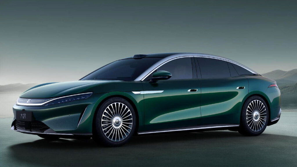  It Takes A 1,600-Pound Battery To Move A BYD Sedan Longer Than An S-Class