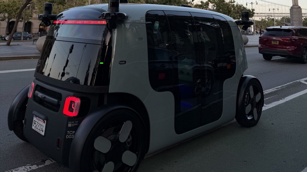  Firefighters Had To Cone Off The Fire After Amazon&rsquo;s Robotaxi Drove Right In