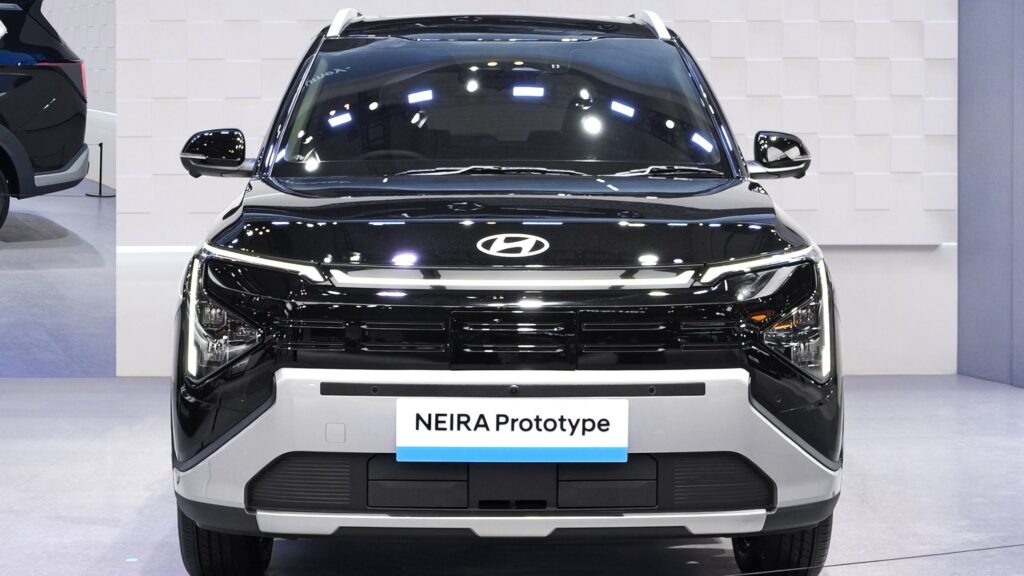  Hyundai’s New Electric Minivan Is Really Just A Kia