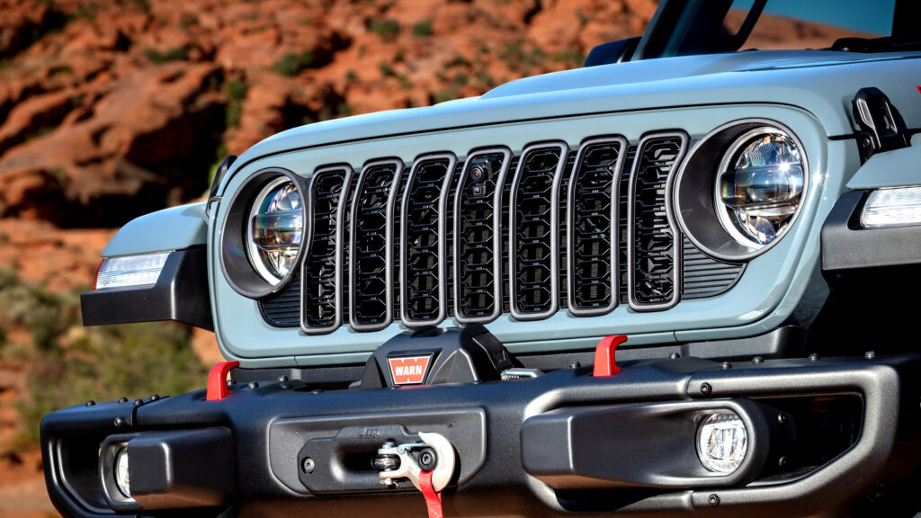  Jeep Says Stop Driving These Wranglers And Gladiators, Their Steel Wheels Might Be Too Thin