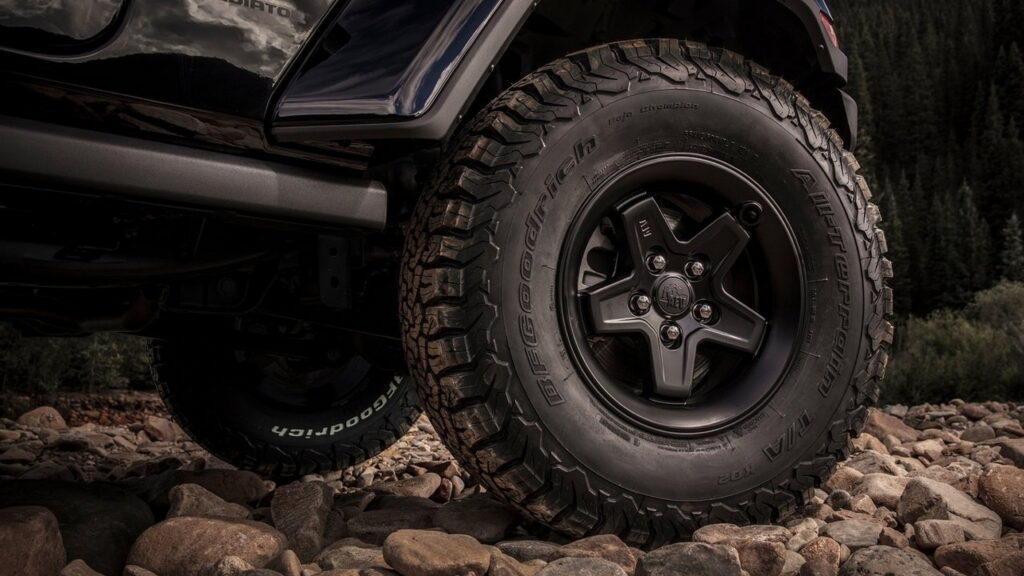 Jeep Says Stop Driving These Wranglers And Gladiators, Their Steel Wheels Might Be Too Thin