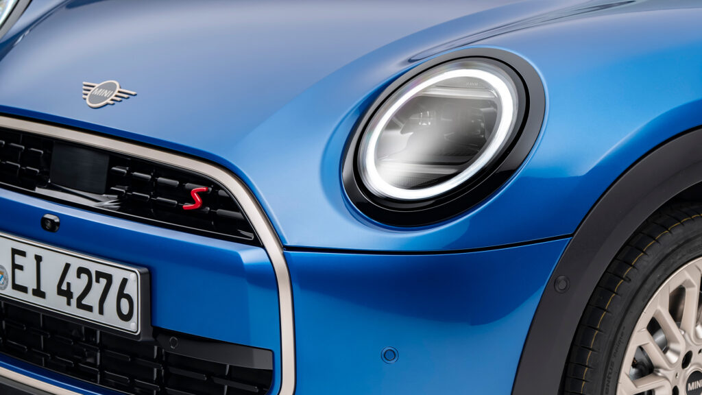  Insurers Are Done Tossing $1,430 Headlights Over One Cracked Lens