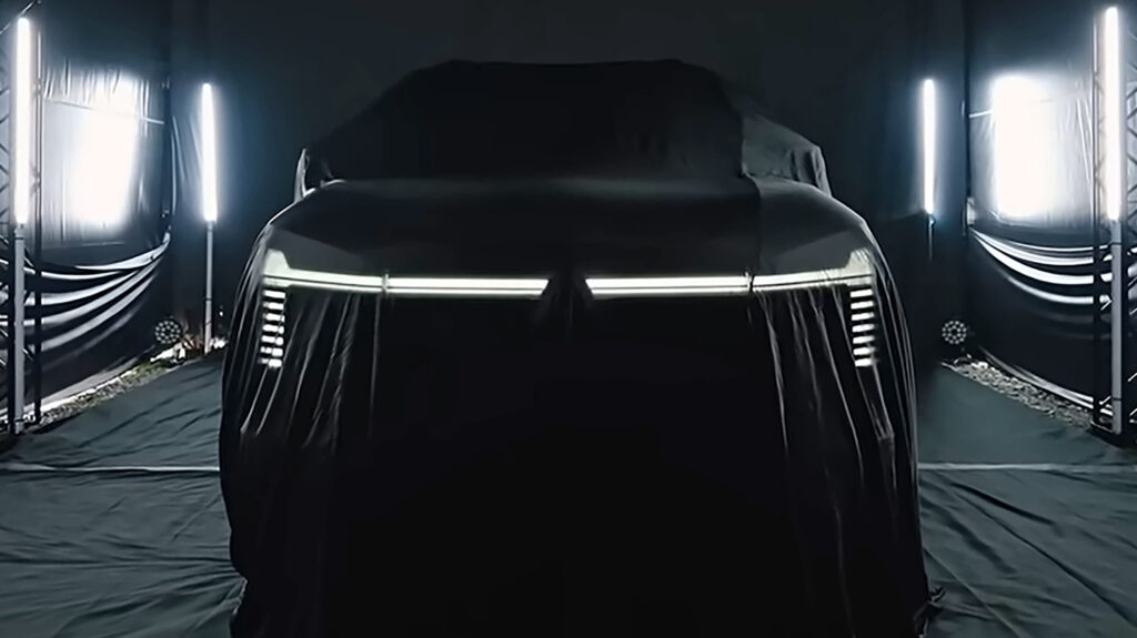  Mitsubishi Pulled The Covers Off The New Pajero In A Room Full Of Owners