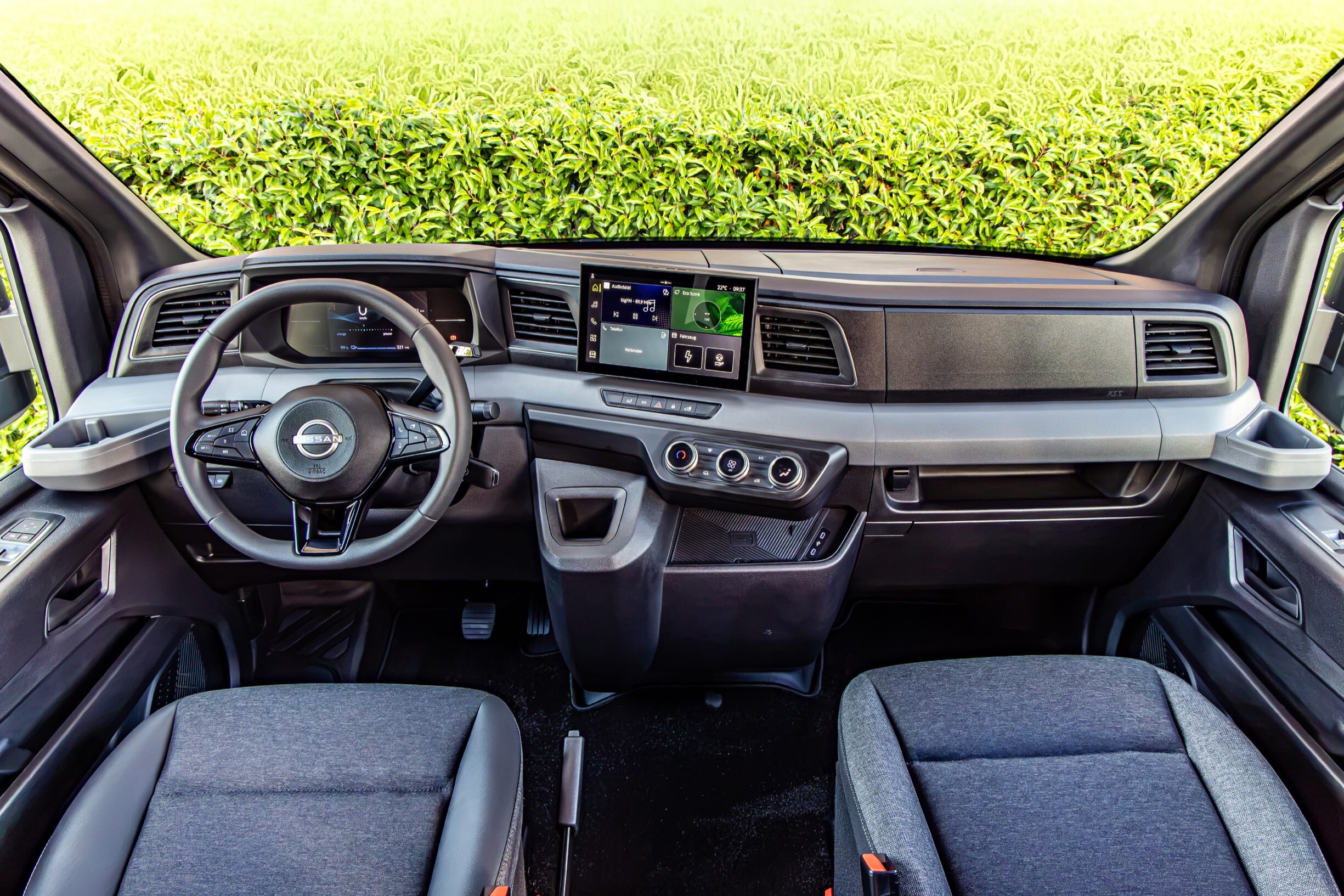 Interstar-e Relax rear exterior Nissan Interstar-e Relax rear exterior view