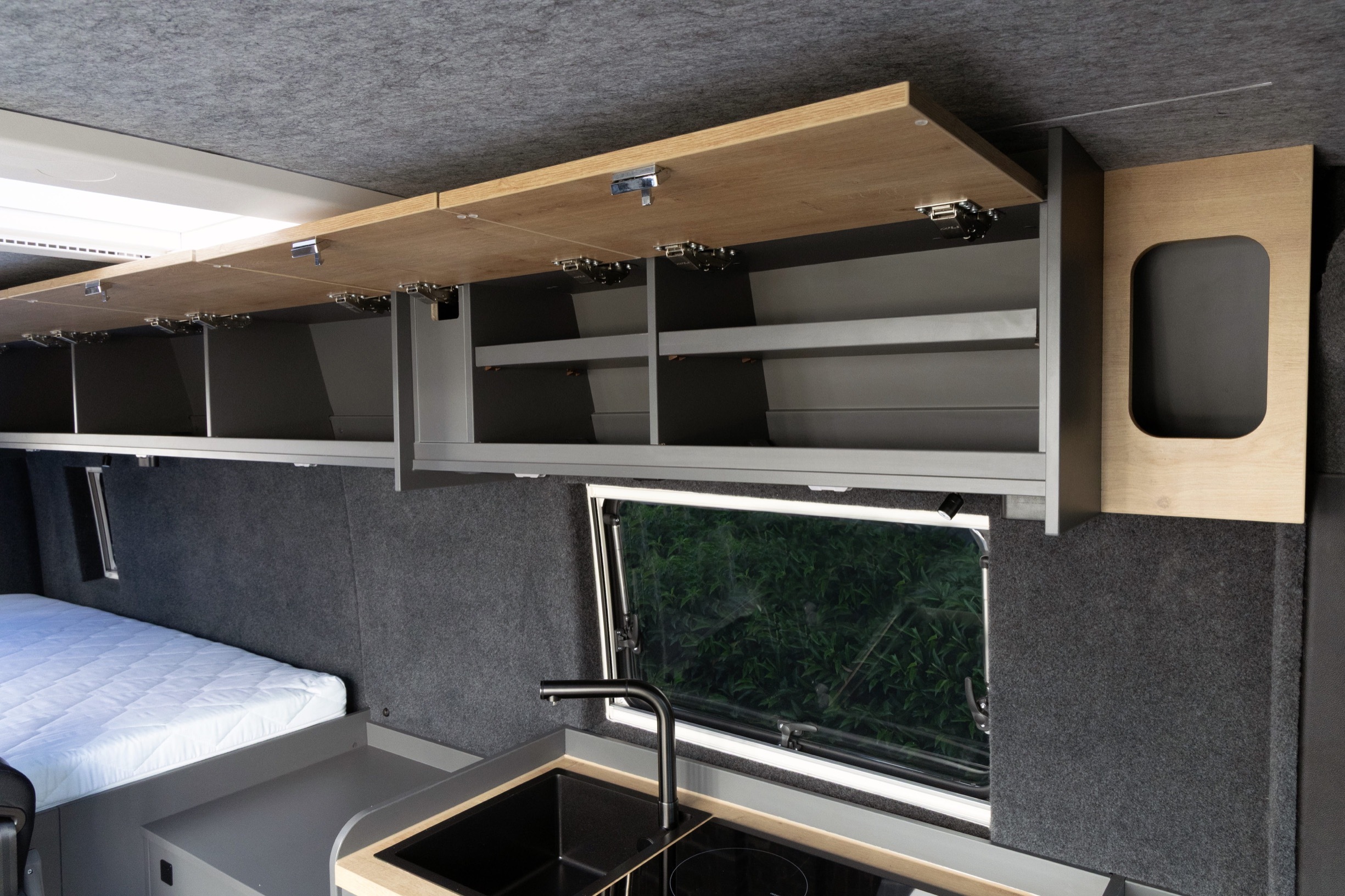 Interstar-e Relax living space Nissan Interstar-e Relax interior living space