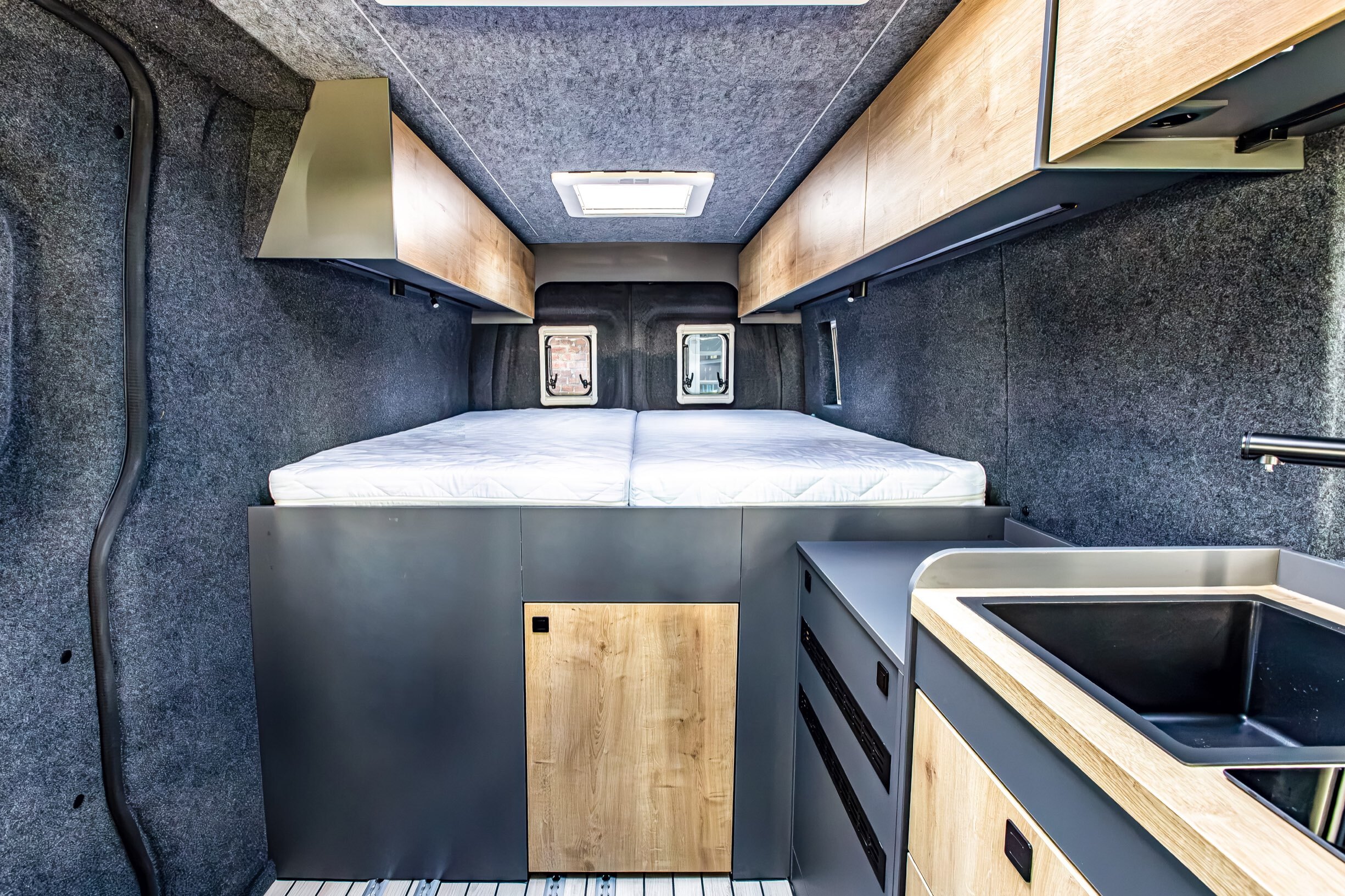 Interstar-e Relax portable toilet Nissan Interstar-e Relax portable toilet space