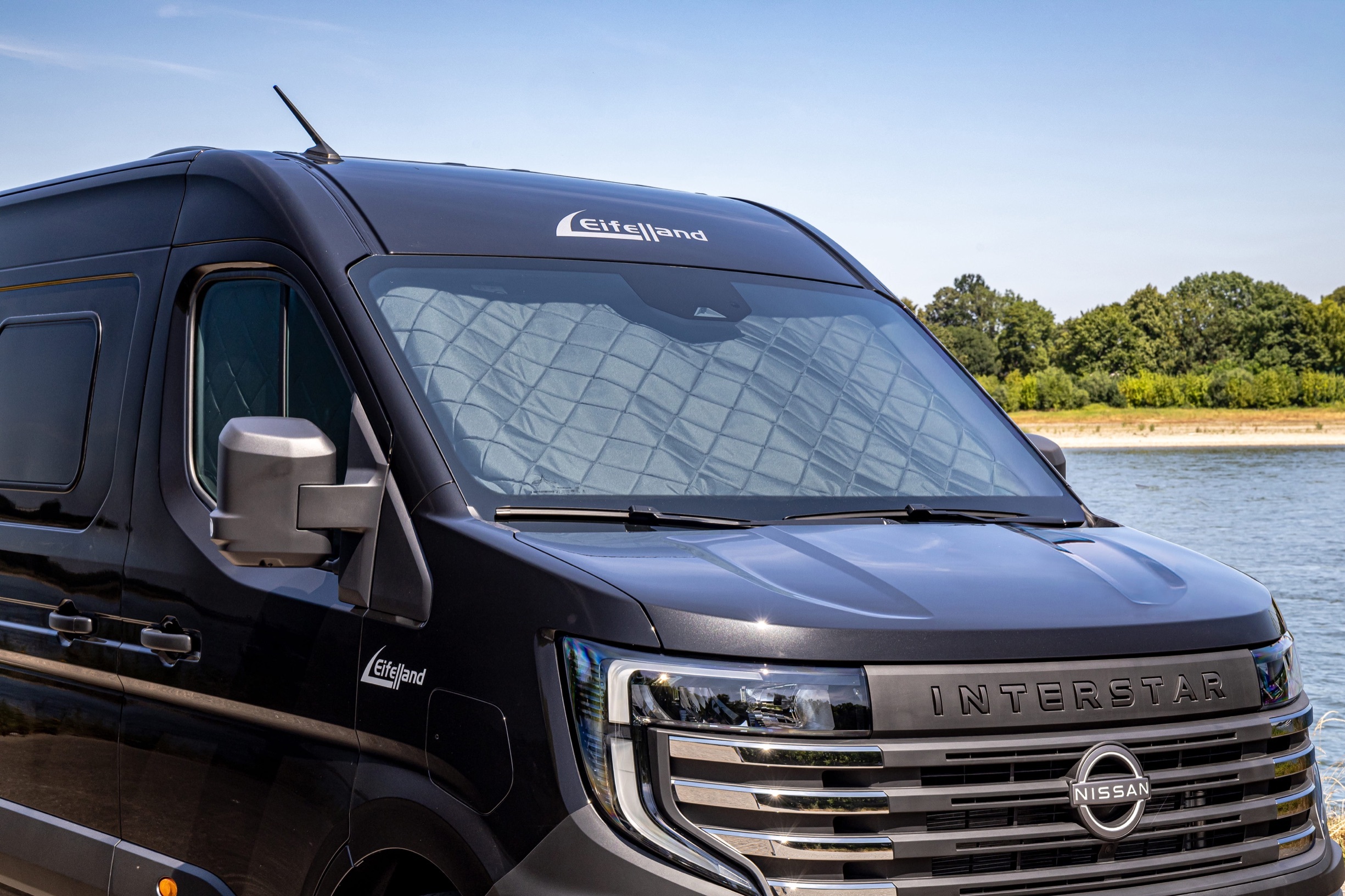 Interstar-e Relax rear view Nissan Interstar-e Relax exterior rear view