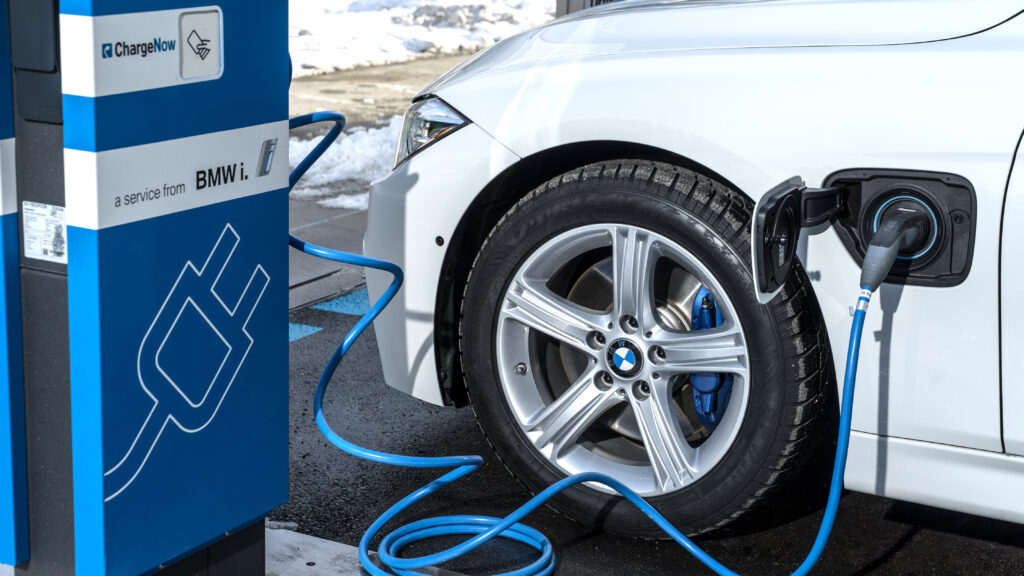  BMW Tells 29,919 Owners To Keep Their Hybrids Away From The House