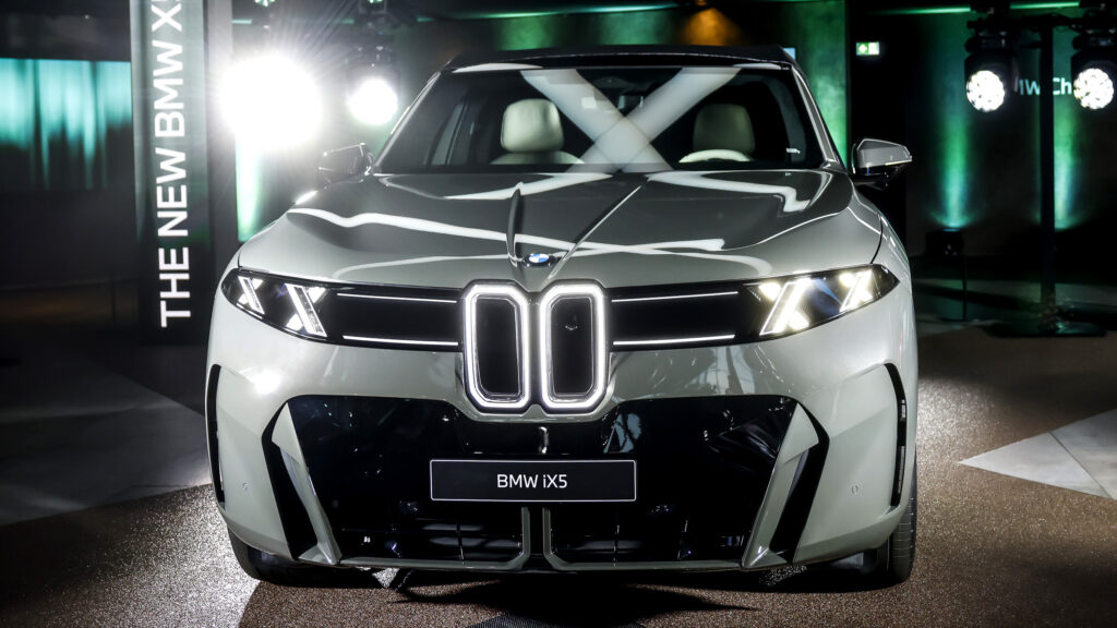  BMW’s New X5 Will Get A Pure V8, Batteries Not Included