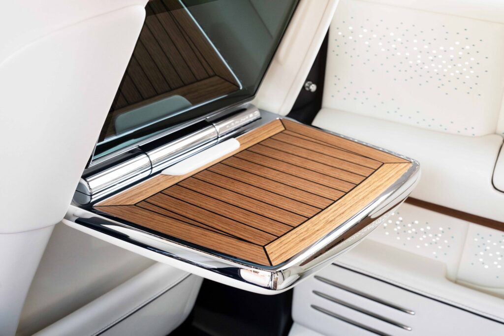  Rolls-Royce&rsquo;s Latest Phantom Gives New Meaning To Land Yacht
