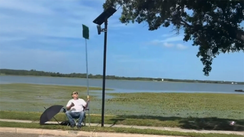  A 77-Year-Old Florida Retiree Found A Way To Beat Flock Cameras Without Touching Them