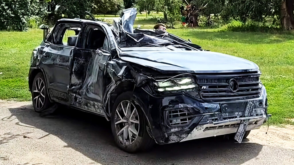  Not Even A Ballistic Missile Could Stop This VW Touareg From Driving Away