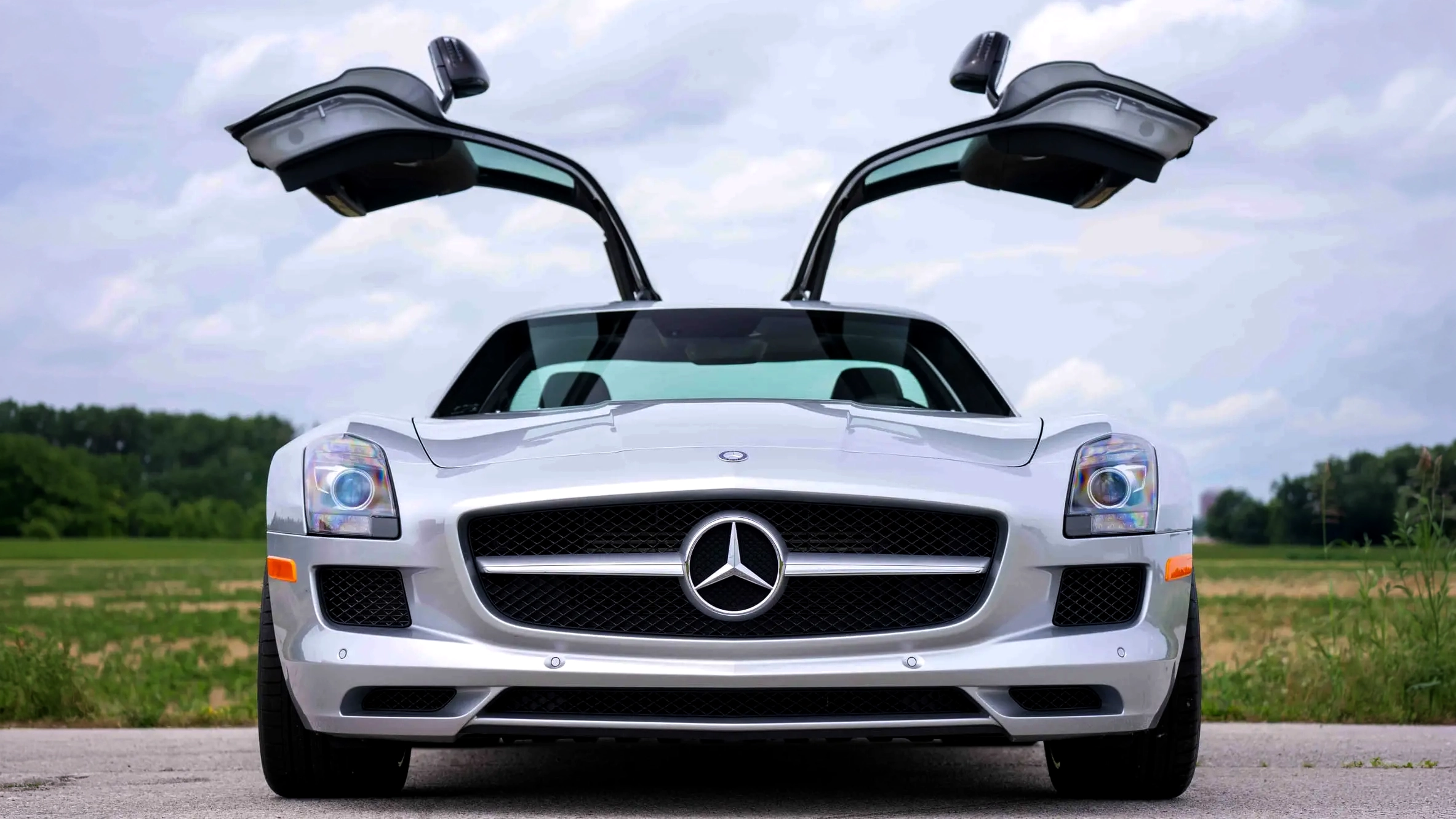 賓士 SLS AMG 拍賣價飆破 77.5 萬美元，買家失誤或真實交易引發熱議