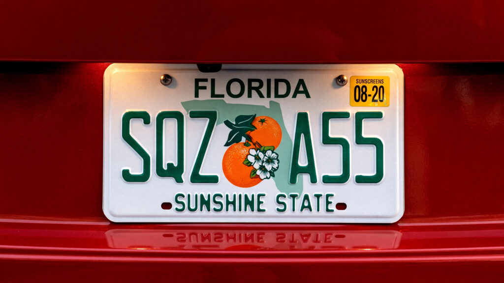  Florida’s DMV Accidentally Mailed A Grandma An X-Rated Plate. She Figured A Few Extra Honks Wouldn’t Hurt, So She Kept It