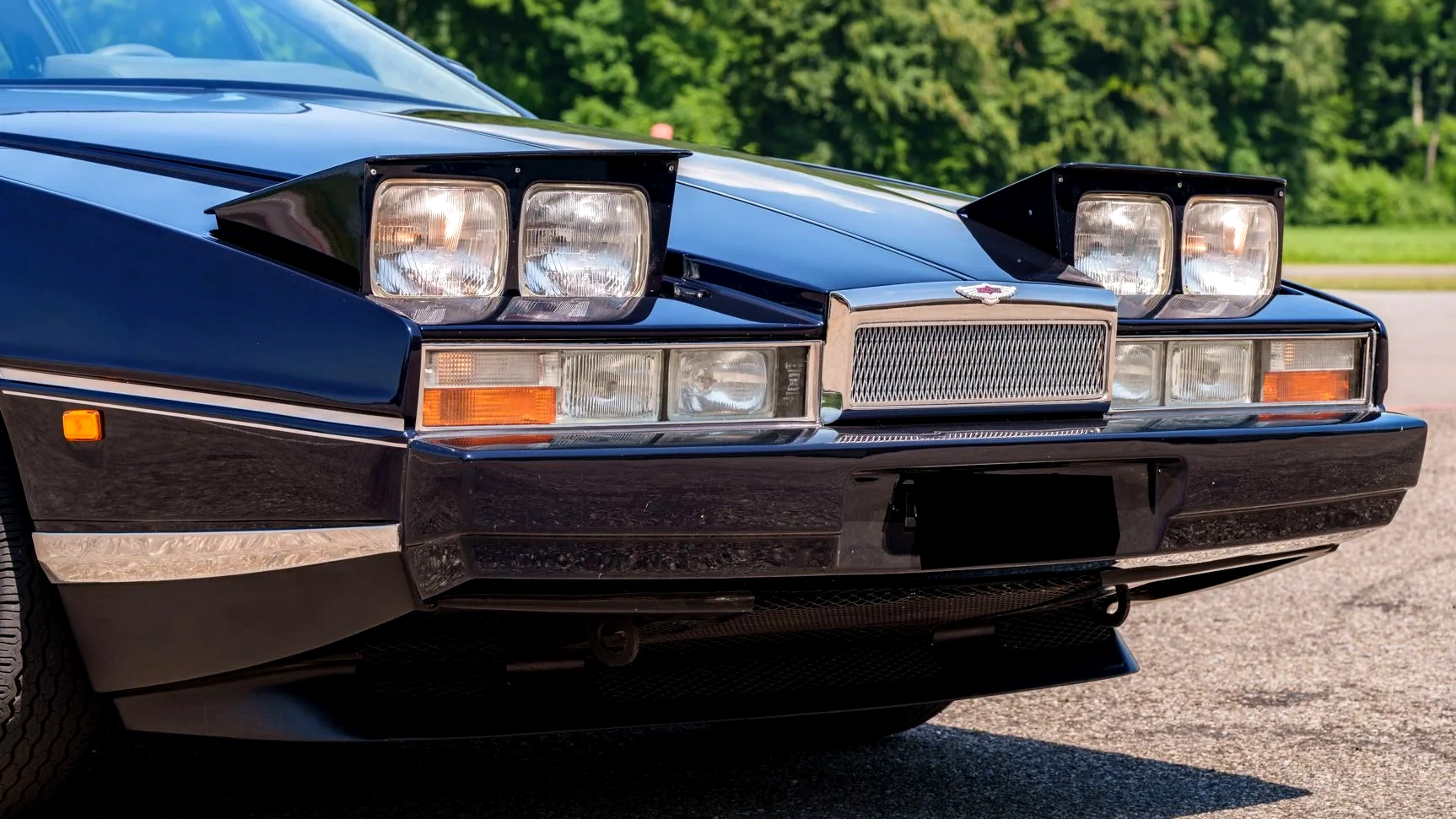 獨一無二的 Aston Martin Lagonda 旅行車驚豔拍賣，造型極致銳利