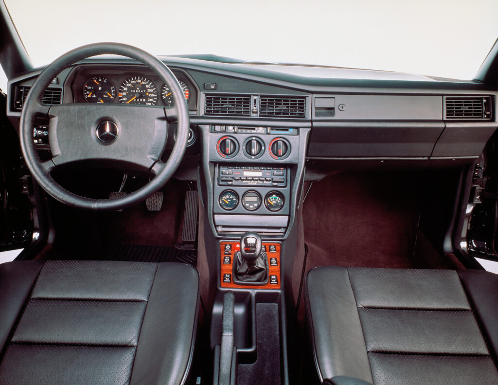  Mercedes Admits It Went Too Far Killing Buttons, But Don&rsquo;t Expect Fewer Screens