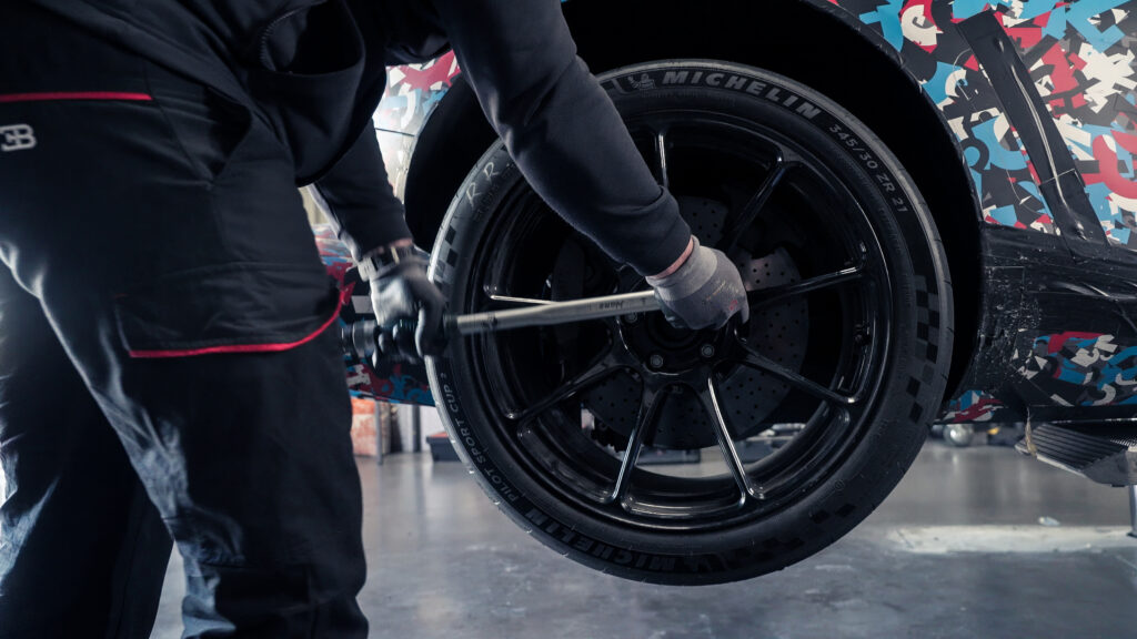  Even Veyron Owners Balk At $42,000 Tires, But Bugatti&rsquo;s $3,600 Fix Has A Catch