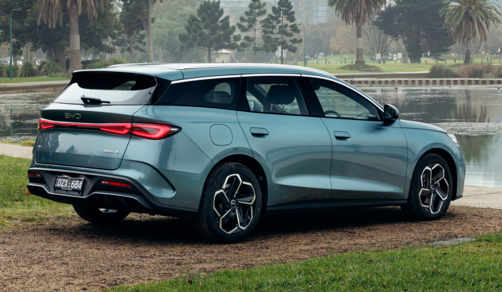  Mercedes Gave Up On Taxis, Now It Wants Back In As BYD Circles