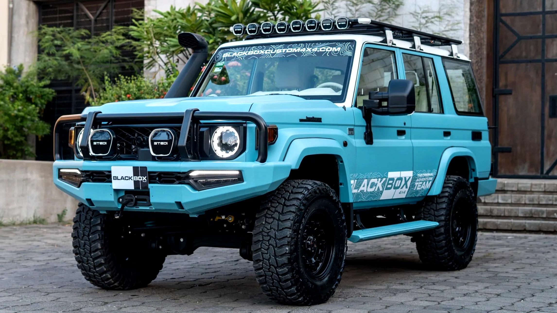 經典 Land Cruiser 70 換上 Brabus 風格，內外皆奢華